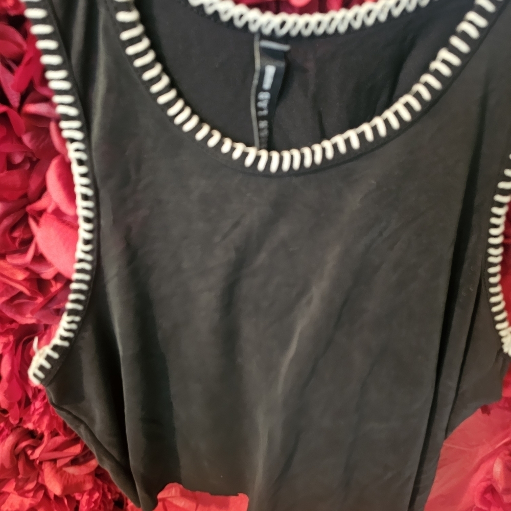Design Lab Black Sleeveless Crop Top with White Trim Size Small